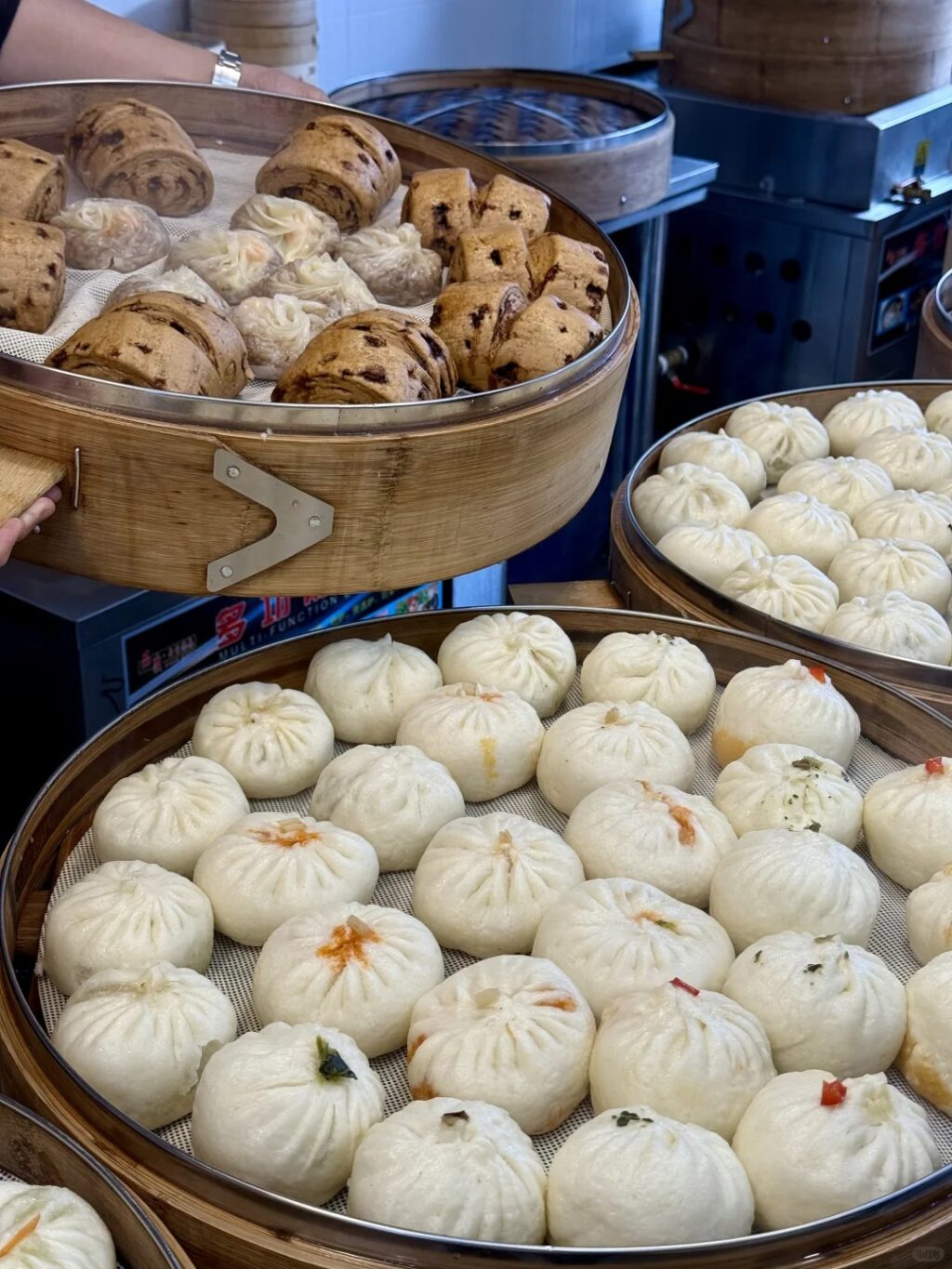 早起就为这一口🤤成都早餐顶流「李与白」新加坡首店试营业！现包现蒸，碳水脑袋直接被拿捏‼️ - 🇸🇬新加坡省钱皇后-皇后情报局